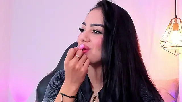 mallie quinn online show from December 20, 1:11 pm