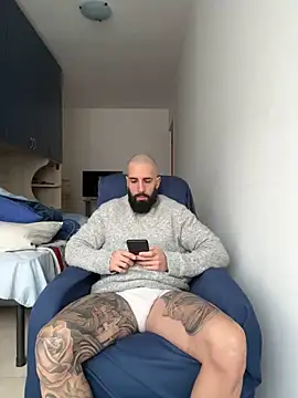 Snapshot of Gioeltoro89 chatting on April 3, 2:37 pm Gioeltoro89 online show from April 3, 2:37 pm
