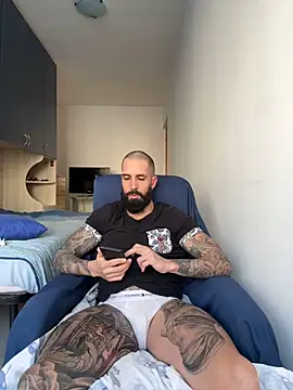 Snapshot of Gioeltoro89 chatting on April 10, 3:39 pm Gioeltoro89 online show from April 10, 3:39 pm