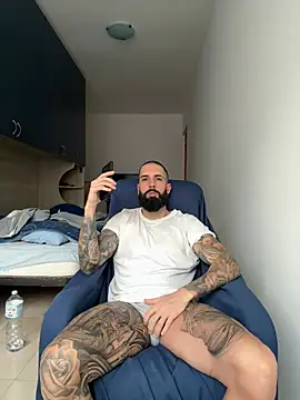 Snapshot of Gioeltoro89 chatting on April 12, 2:44 pm Gioeltoro89 online show from April 12, 2:44 pm