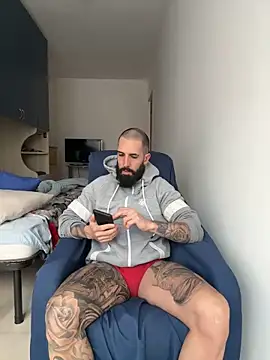 Snapshot of Gioeltoro89 chatting on April 14, 3:18 pm Gioeltoro89 online show from April 14, 3:18 pm