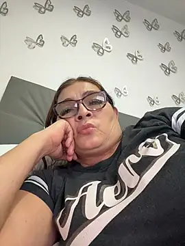 Snapshot of AntonellaAlondra4 chatting on February 22, 3:29 am AntonellaAlondra4 online show from February 22, 3:29 am