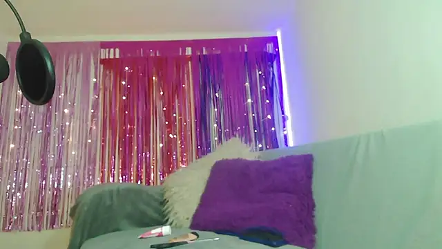 princesskitty111 online show from February 3, 7:10 pm