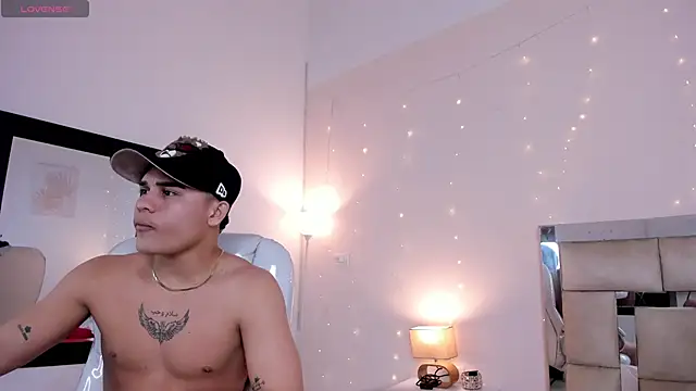 saraandstiven online show from February 18, 7:10 am