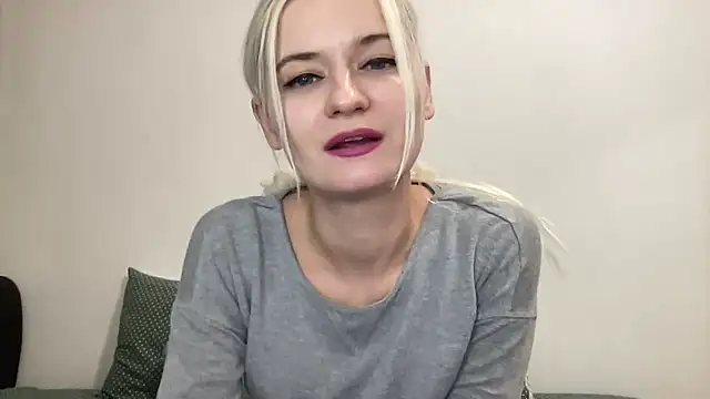 Onika Love online show from November 24, 10:53 pm