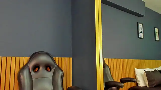 Snapshot of NathRossi chatting on February 26, 1:32 am NathRossi online show from February 26, 1:32 am