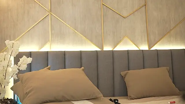 miia blake online show from March 19, 2:05 am