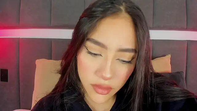 nicolle pierce online show from October 3, 1:30 pm