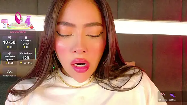 nicolle pierce online show from November 15, 2:02 pm