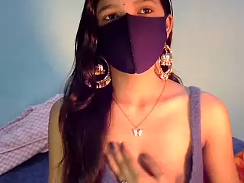 Snapshot of Cute_Alaina chatting on January 21, 11:45 pm Cute Alaina online show from January 21, 11:45 pm