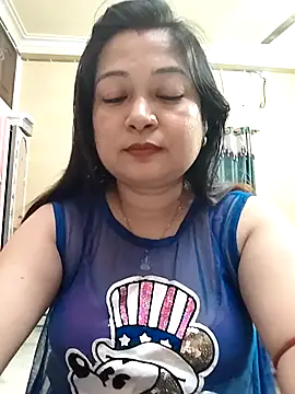 Snapshot of Royalgirl667 chatting on December 2, 4:20 pm Royalgirl667 online show from December 2, 4:20 pm