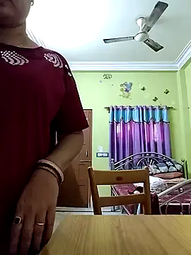 Snapshot of Royalgirl667 chatting on December 6, 4:47 am Royalgirl667 online show from December 6, 4:47 am