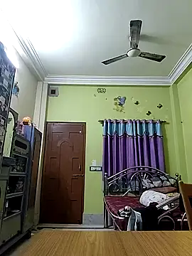 Snapshot of Royalgirl667 chatting on December 7, 6:04 pm Royalgirl667 online show from December 7, 6:04 pm