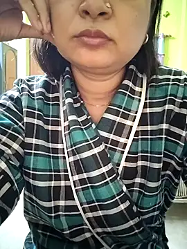 Snapshot of Royalgirl667 chatting on December 9, 1:40 am Royalgirl667 online show from December 9, 1:40 am