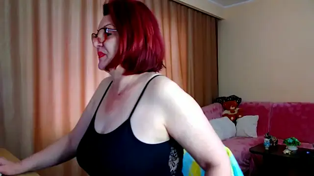 Snapshot of EdithCharm chatting on May 16, 12:59 pm EdithCharm online show from May 16, 12:59 pm