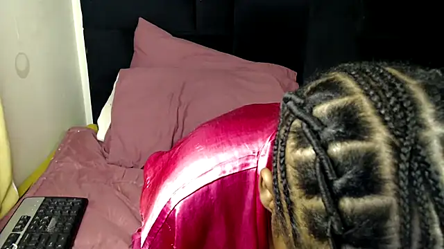 Busty-Londie online show from November 12, 6:52 pm