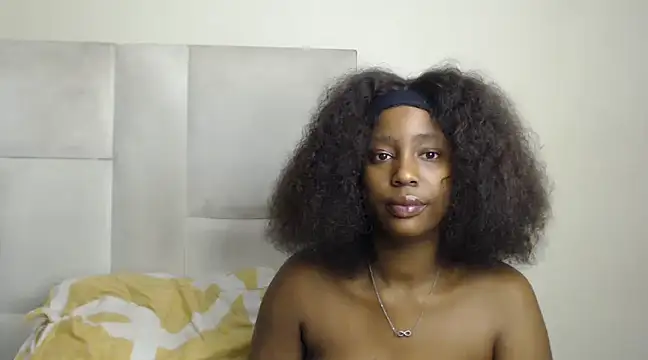 Snapshot of Spicey-Cheekss chatting on December 8, 7:00 pm Spicey-Cheekss online show from December 8, 7:00 pm