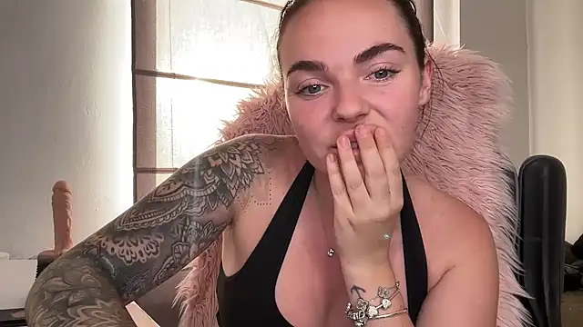 yorkshiregal online show from March 10, 4:46 pm