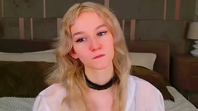 Snapshot of NaomiLoys chatting on February 11, 3:18 am NaomiLoys online show from February 11, 3:18 am