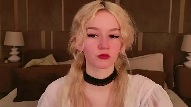 Snapshot of NaomiLoys chatting on March 11, 3:48 am NaomiLoys online show from March 11, 3:48 am