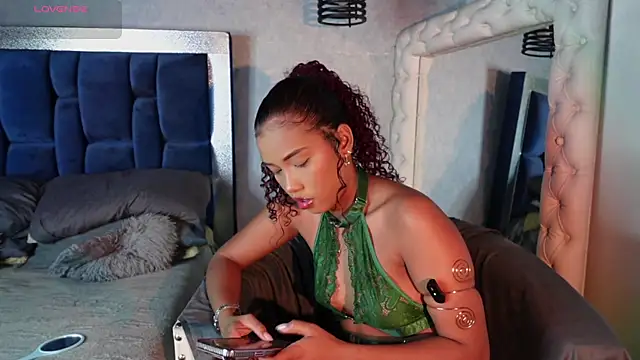 Snapshot of Salome_Williamss chatting on May 29, 12:36 pm Salome Williamss online show from May 29, 12:36 pm