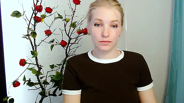 Snapshot of Queen_ofLove chatting on April 29, 1:15 pm Queen ofLove online show from April 29, 1:15 pm