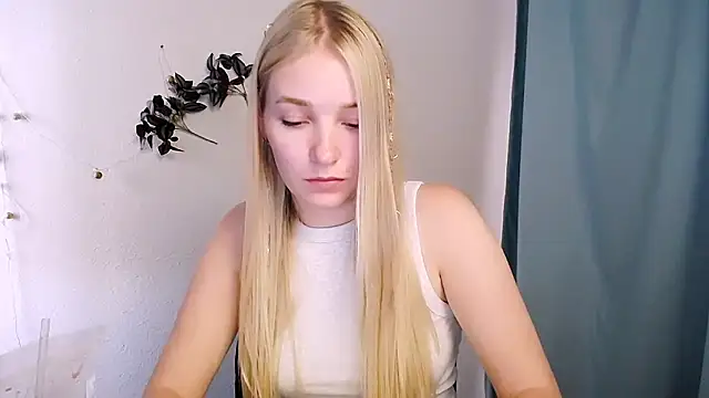 Snapshot of Queen_ofLove chatting on June 2, 8:05 am Queen ofLove online show from June 2, 8:05 am