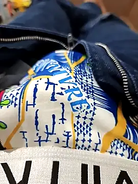 Snapshot of crrazy_boy1_ chatting on October 2, 6:31 am crrazy boy1 online show from October 2, 6:31 am