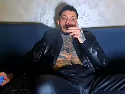 Snapshot of MentoXXL chatting on January 11, 5:40 pm MentoXXL online show from January 11, 5:40 pm