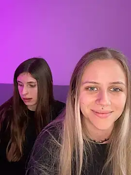 lunawolf21 online show from December 10, 8:40 am