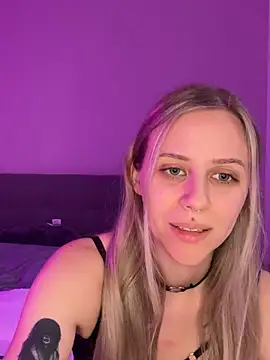 lunawolf21 online show from January 17, 8:13 am