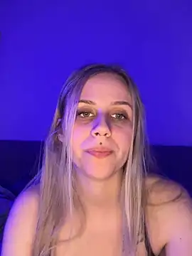 lunawolf21 online show from February 1, 5:47 pm