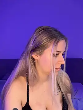 lunawolf21 online show from February 2, 7:30 am