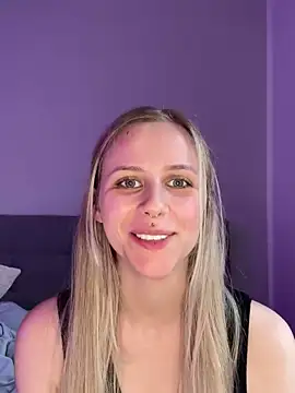 lunawolf21 online show from March 10, 8:15 am