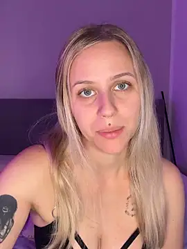 lunawolf21 online show from October 21, 6:47 am