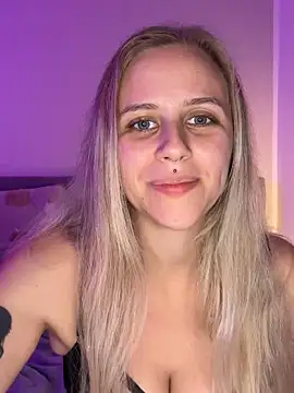 lunawolf21 online show from October 21, 6:52 pm