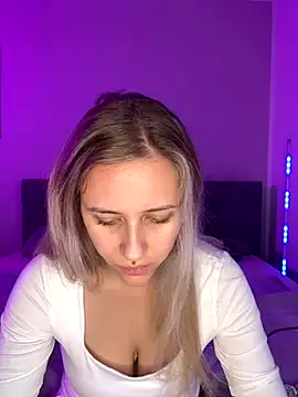 lunawolf21 online show from November 25, 7:30 am