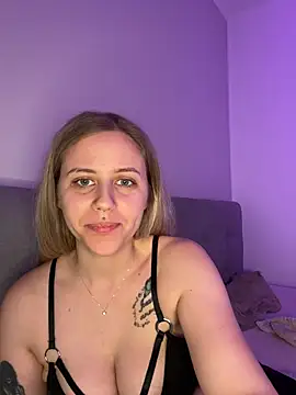 lunawolf21 online show from January 14, 7:36 am