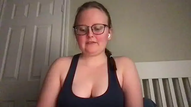 Snapshot of lexie_lilacs chatting on January 22, 2:48 am lexie lilacs online show from January 22, 2:48 am