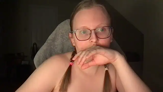 Snapshot of lexie_lilacs chatting on February 28, 3:48 am lexie lilacs online show from February 28, 3:48 am