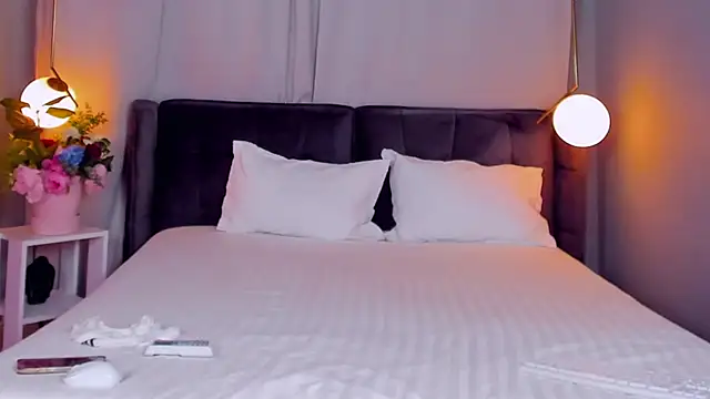 CarlaWhite online show from March 20, 8:09 am