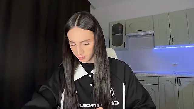 Kim Oberlin  online show from February 21, 4:08 pm