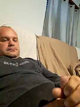 Snapshot of BrazilianDad chatting on December 3, 1:43 pm BrazilianDad online show from December 3, 1:43 pm