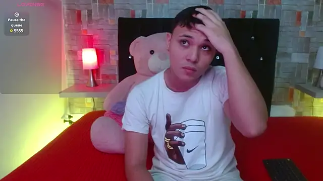 couple lovelyds online show from February 11, 12:37 pm