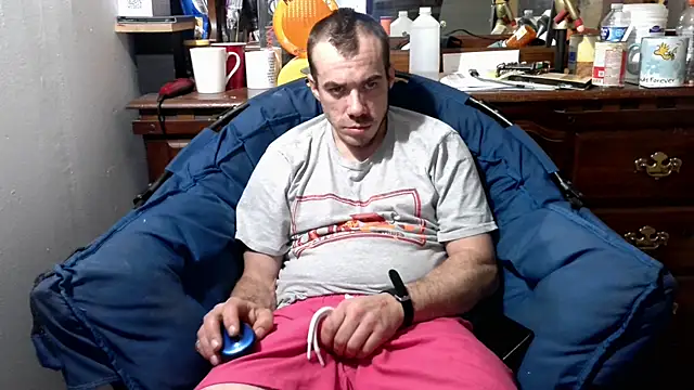 Snapshot of ScubaStevex chatting on February 8, 10:51 pm ScubaStevex online show from February 8, 10:51 pm