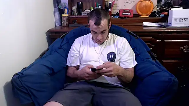 Snapshot of ScubaStevex chatting on February 9, 6:11 am ScubaStevex online show from February 9, 6:11 am