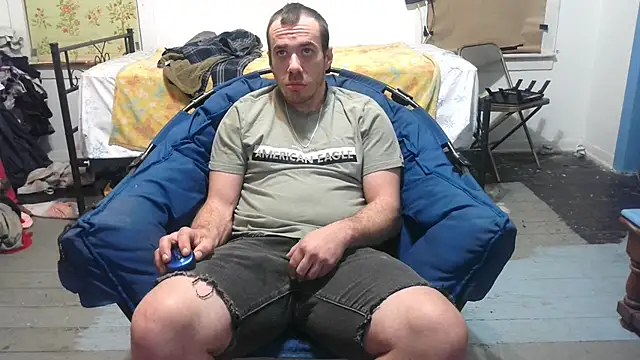 Snapshot of ScubaStevex chatting on February 18, 1:10 am ScubaStevex online show from February 18, 1:10 am