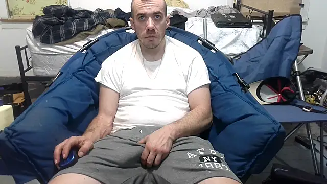 Snapshot of ScubaStevex chatting on February 27, 1:17 pm ScubaStevex online show from February 27, 1:17 pm