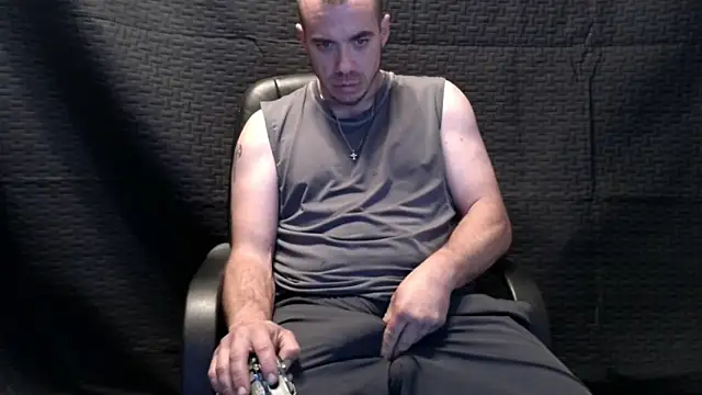 ScubaStevex online show from November 17, 1:28 pm