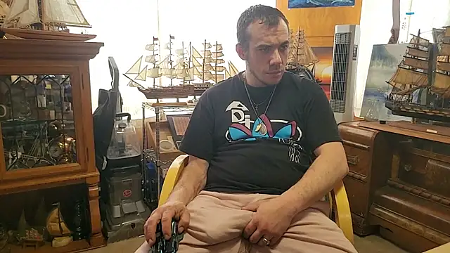 ScubaStevex online show from March 11, 8:04 pm